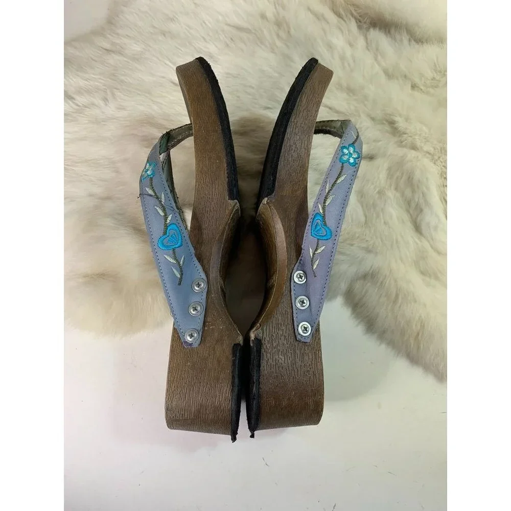 Vintage Y2K Chunky T-Strap Sandal Clog Embroidered Periwinkle Strap Size 7 - Picture 5 of 9